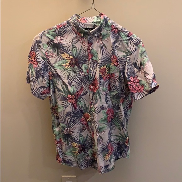 Short sleeve Hawaiian button down - Picture 1 of 3